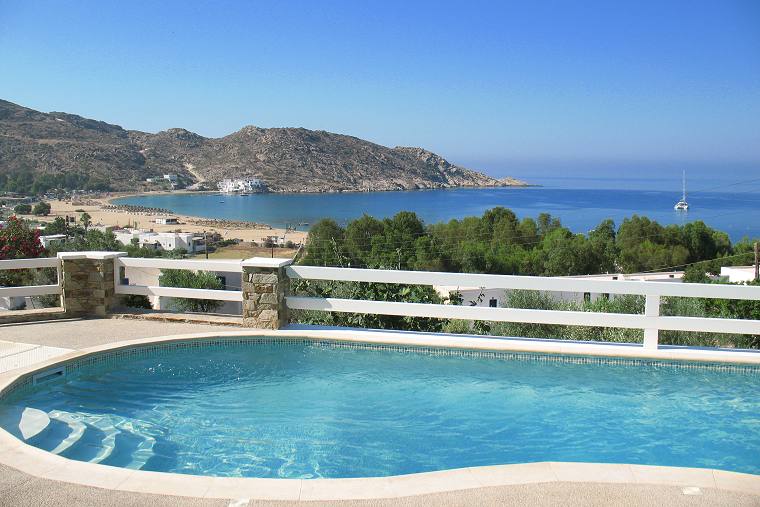 Manthos Place in Ios Mylopotas