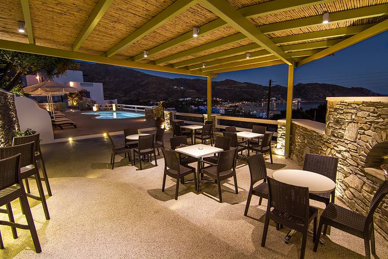 Manthos Place in Ios Mylopotas