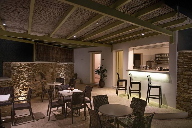 Manthos Place in Ios Mylopotas