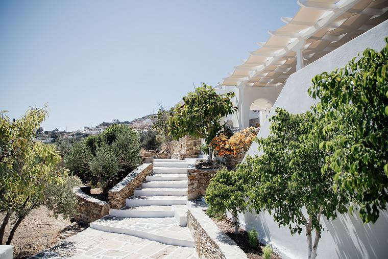 Manthos Place in Ios Mylopotas