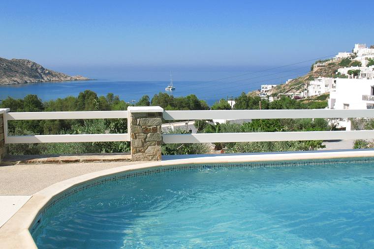 Manthos Place in Ios Mylopotas